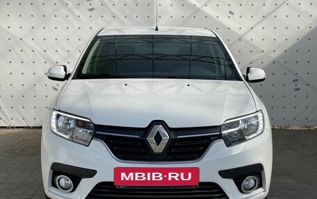 Renault Logan II, 2018 год, 950 000 рублей, 3 фотография