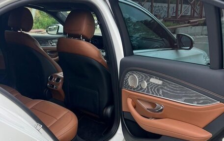 Mercedes-Benz E-Класс, 2021 год, 4 600 000 рублей, 3 фотография