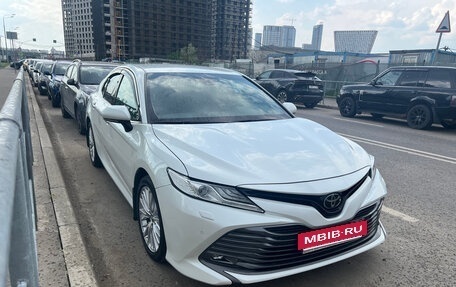 Toyota Camry, 2021 год, 3 400 000 рублей, 2 фотография