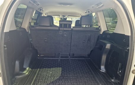 Toyota Land Cruiser Prado 150 рестайлинг 2, 2019 год, 5 500 000 рублей, 26 фотография