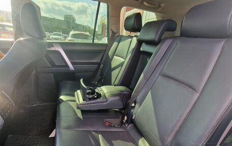 Toyota Land Cruiser Prado 150 рестайлинг 2, 2019 год, 5 500 000 рублей, 28 фотография