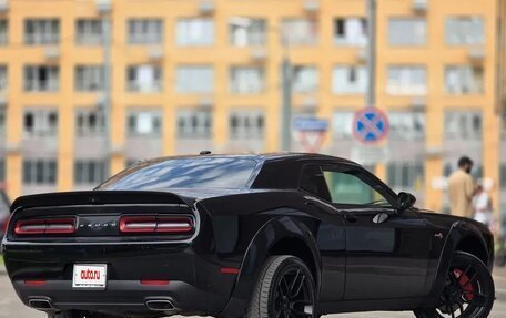 Dodge Challenger III рестайлинг 2, 2021 год, 3 500 000 рублей, 9 фотография