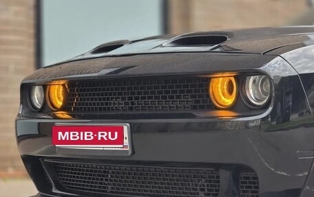 Dodge Challenger III рестайлинг 2, 2021 год, 3 500 000 рублей, 6 фотография