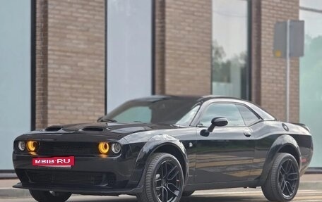 Dodge Challenger III рестайлинг 2, 2021 год, 3 500 000 рублей, 2 фотография