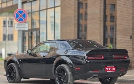 Dodge Challenger III рестайлинг 2, 2021 год, 3 500 000 рублей, 4 фотография
