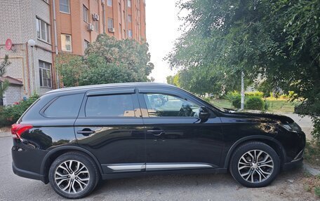 Mitsubishi Outlander III рестайлинг 3, 2015 год, 1 800 000 рублей, 3 фотография