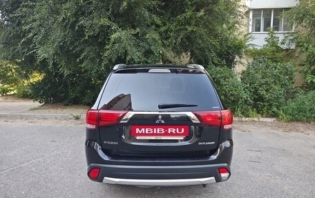 Mitsubishi Outlander III рестайлинг 3, 2015 год, 1 800 000 рублей, 2 фотография