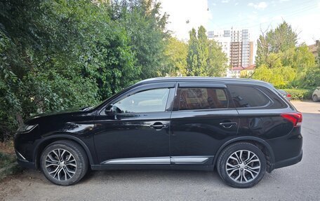 Mitsubishi Outlander III рестайлинг 3, 2015 год, 1 800 000 рублей, 4 фотография