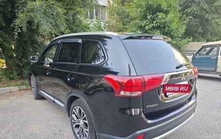 Mitsubishi Outlander III рестайлинг 3, 2015 год, 1 800 000 рублей, 6 фотография