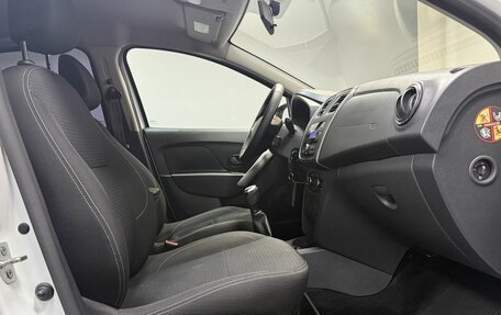 Renault Logan II, 2022 год, 1 200 000 рублей, 19 фотография