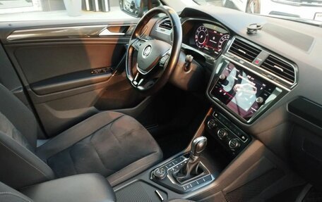 Volkswagen Tiguan II, 2017 год, 2 740 000 рублей, 31 фотография
