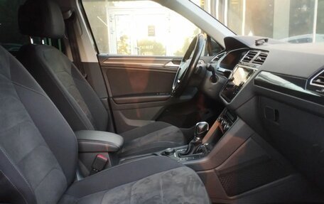 Volkswagen Tiguan II, 2017 год, 2 740 000 рублей, 30 фотография