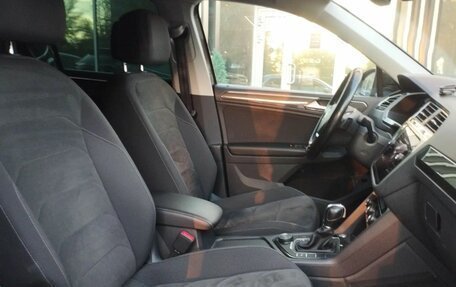 Volkswagen Tiguan II, 2017 год, 2 740 000 рублей, 29 фотография