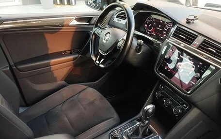 Volkswagen Tiguan II, 2017 год, 2 740 000 рублей, 28 фотография
