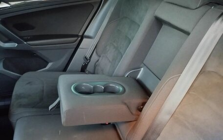 Volkswagen Tiguan II, 2017 год, 2 740 000 рублей, 37 фотография