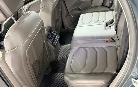 Volkswagen Touareg III, 2019 год, 5 300 000 рублей, 14 фотография