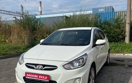 Hyundai Solaris II рестайлинг, 2012 год, 839 999 рублей, 1 фотография