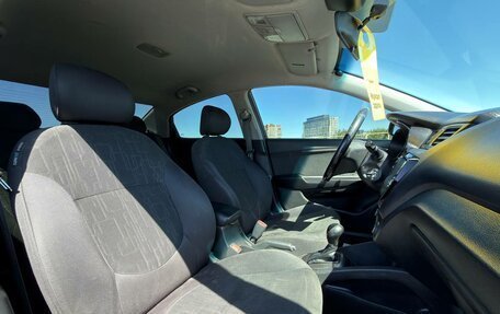 KIA Rio III рестайлинг, 2015 год, 940 000 рублей, 21 фотография