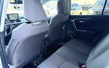 Toyota RAV4, 2020 год, 2 750 000 рублей, 14 фотография