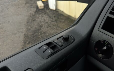 Volkswagen Caravelle T5, 2014 год, 1 990 000 рублей, 13 фотография