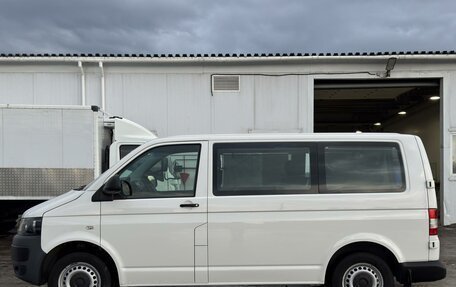 Volkswagen Caravelle T5, 2014 год, 1 990 000 рублей, 2 фотография