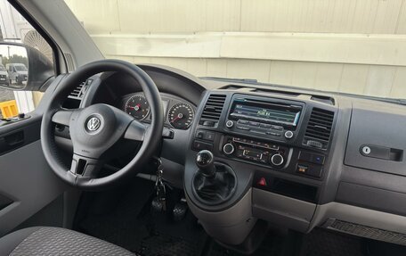 Volkswagen Caravelle T5, 2014 год, 1 990 000 рублей, 20 фотография