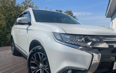 Mitsubishi Outlander III рестайлинг 3, 2016 год, 1 730 000 рублей, 3 фотография