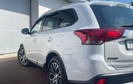 Mitsubishi Outlander III рестайлинг 3, 2016 год, 1 730 000 рублей, 7 фотография