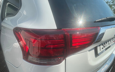 Mitsubishi Outlander III рестайлинг 3, 2016 год, 1 730 000 рублей, 10 фотография