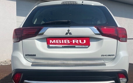 Mitsubishi Outlander III рестайлинг 3, 2016 год, 1 730 000 рублей, 6 фотография