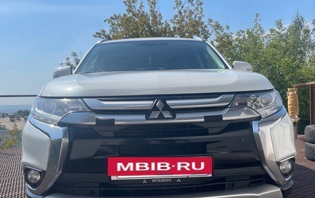 Mitsubishi Outlander III рестайлинг 3, 2016 год, 1 730 000 рублей, 2 фотография