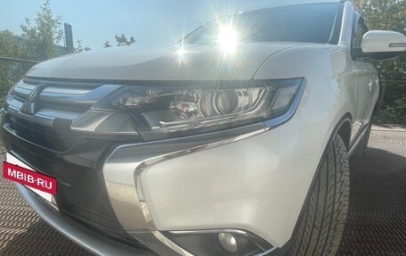Mitsubishi Outlander III рестайлинг 3, 2016 год, 1 730 000 рублей, 9 фотография