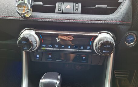 Toyota RAV4, 2021 год, 4 500 000 рублей, 13 фотография