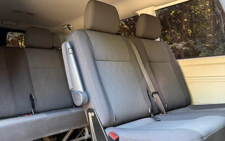 Volkswagen Caravelle T6 рестайлинг, 2016 год, 2 500 000 рублей, 6 фотография