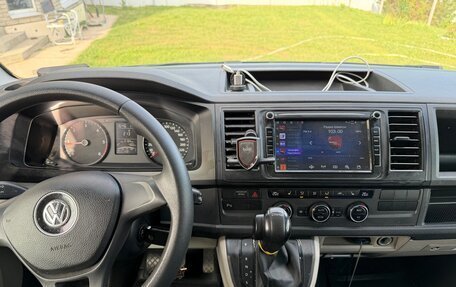 Volkswagen Caravelle T6 рестайлинг, 2016 год, 2 500 000 рублей, 3 фотография