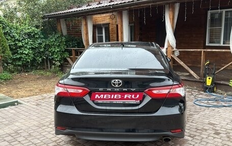 Toyota Camry, 2021 год, 2 600 000 рублей, 3 фотография