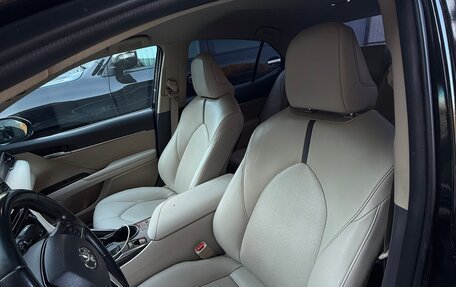 Toyota Camry, 2021 год, 2 600 000 рублей, 7 фотография