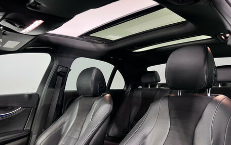 Mercedes-Benz E-Класс, 2018 год, 2 950 000 рублей, 23 фотография