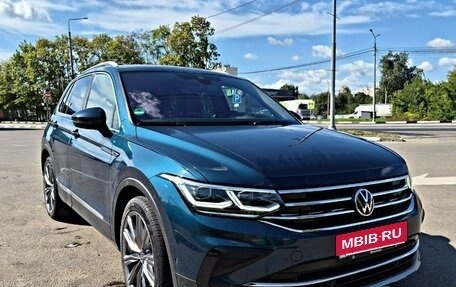 Volkswagen Tiguan II, 2020 год, 2 999 999 рублей, 2 фотография