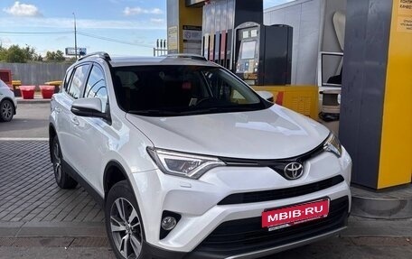 Toyota RAV4, 2018 год, 3 050 000 рублей, 2 фотография
