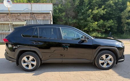 Toyota RAV4, 2019 год, 2 900 000 рублей, 3 фотография