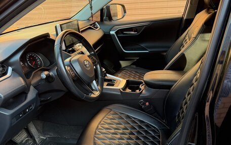 Toyota RAV4, 2019 год, 2 900 000 рублей, 9 фотография