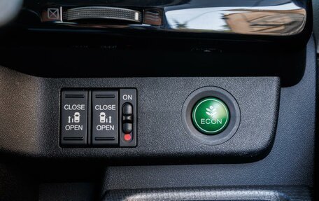 Honda Stepwgn IV, 2016 год, 1 835 000 рублей, 22 фотография