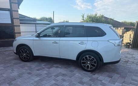 Mitsubishi Outlander III рестайлинг 3, 2014 год, 1 350 000 рублей, 4 фотография