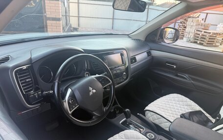 Mitsubishi Outlander III рестайлинг 3, 2014 год, 1 350 000 рублей, 5 фотография