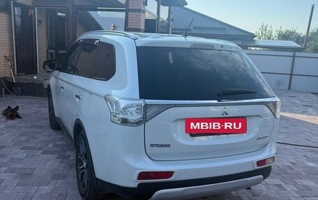 Mitsubishi Outlander III рестайлинг 3, 2014 год, 1 350 000 рублей, 3 фотография