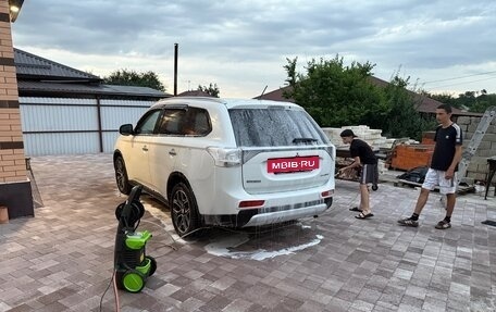 Mitsubishi Outlander III рестайлинг 3, 2014 год, 1 350 000 рублей, 6 фотография