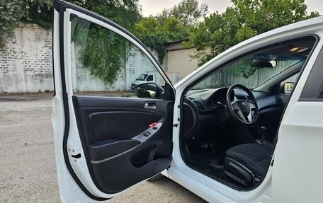 Hyundai Solaris II рестайлинг, 2015 год, 550 000 рублей, 14 фотография