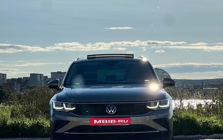 Volkswagen Tiguan II, 2021 год, 3 700 000 рублей, 3 фотография