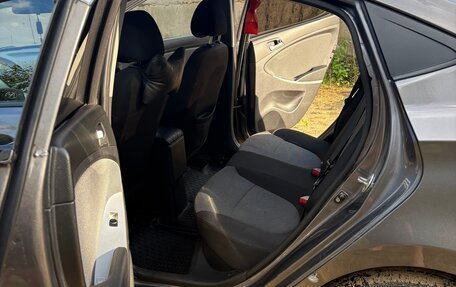 Hyundai Solaris II рестайлинг, 2011 год, 700 000 рублей, 7 фотография